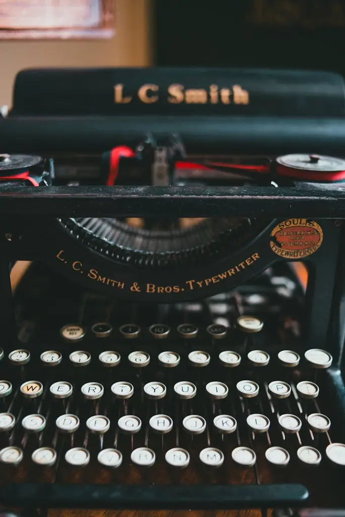 The Timeless Allure of Vintage Keyboards: Craftsmanship, Restoration, and Cultural Impact