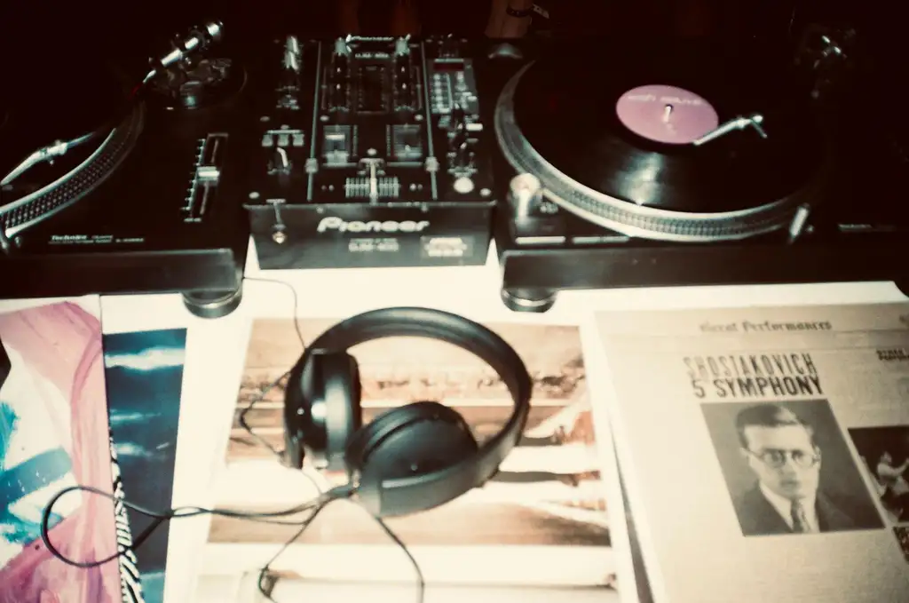 A Journey Through Vintage Audio: From Headphones to Systems