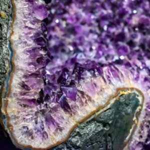 Insights into Amethyst and Agate Geodes of Los Catalanes