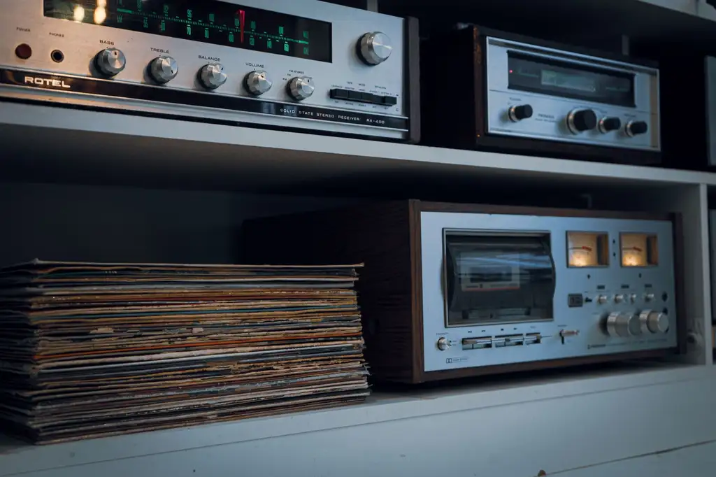 Vintage vs. Modern Audio: The Timeless Debate